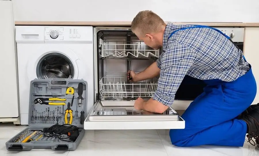 Sincan İmmergas servisi teknisyen ekibi beyaz eşya tamiri yaparken